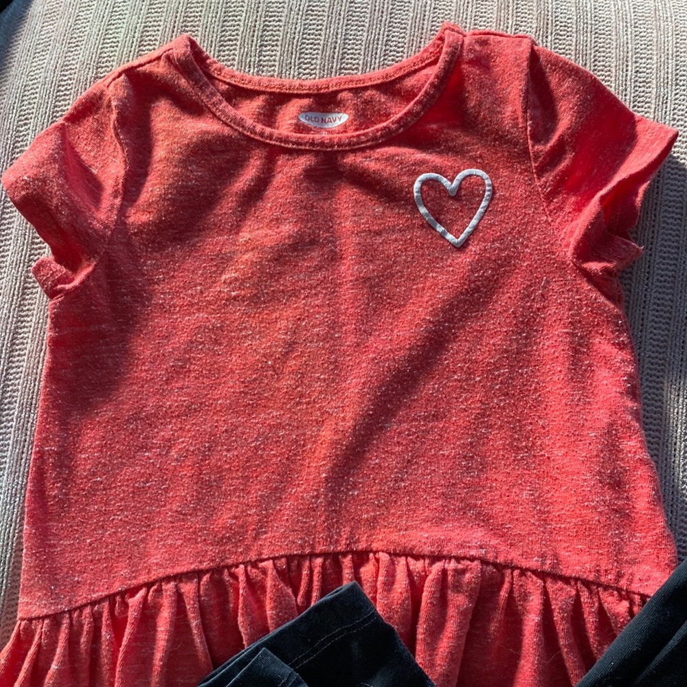 Old navy Heart Ruffle Tee - Picture 2 of 4